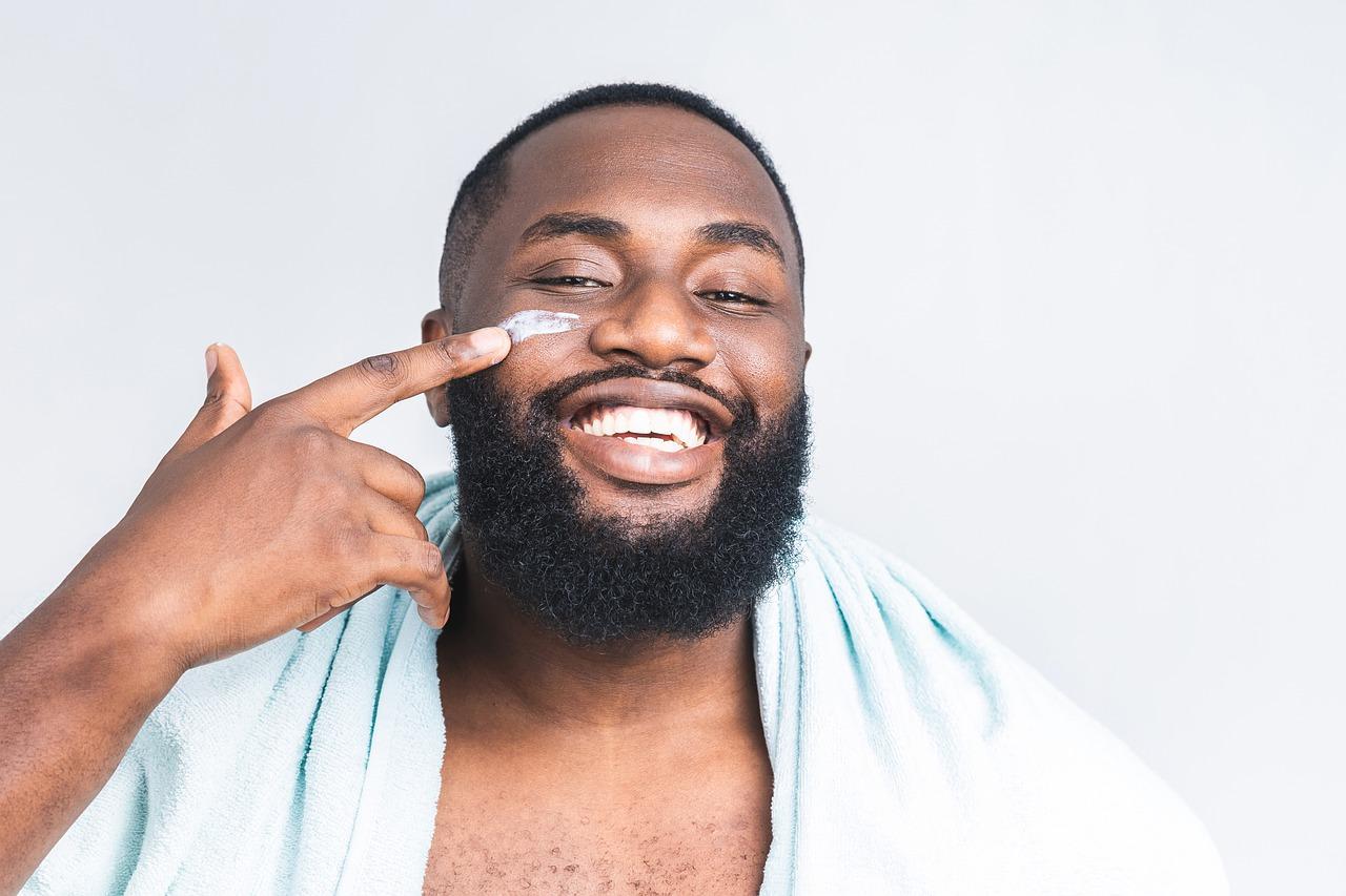What to Look For in a Dark Spot Removal Cream for Men